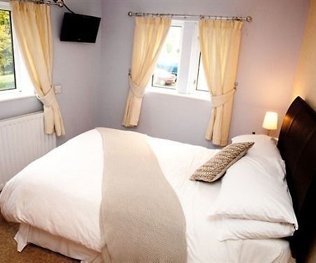 Lord Nelson Inn Chippenham  Buitenkant foto