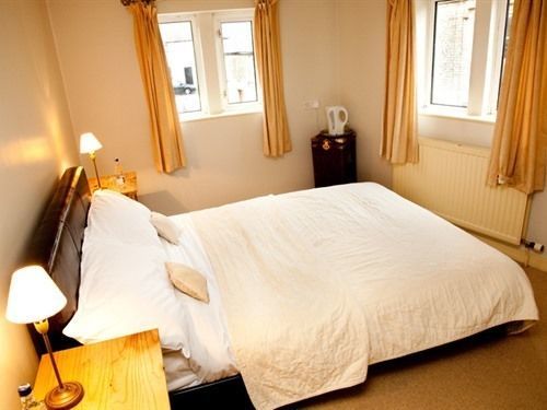 Lord Nelson Inn Chippenham  Buitenkant foto